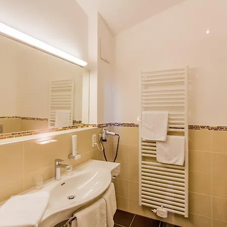 布劳尔酒店 - 埃本斯德纳家庭 Weißkirchen in Steiermark