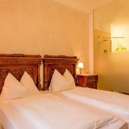 招待所 布劳尔酒店 - 埃本斯德纳家庭 3*